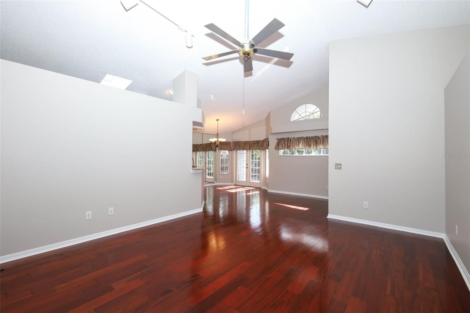 OAKS WEKIWA - Residential