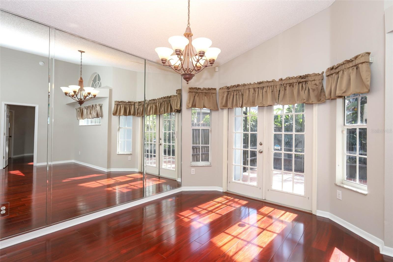 OAKS WEKIWA - Residential