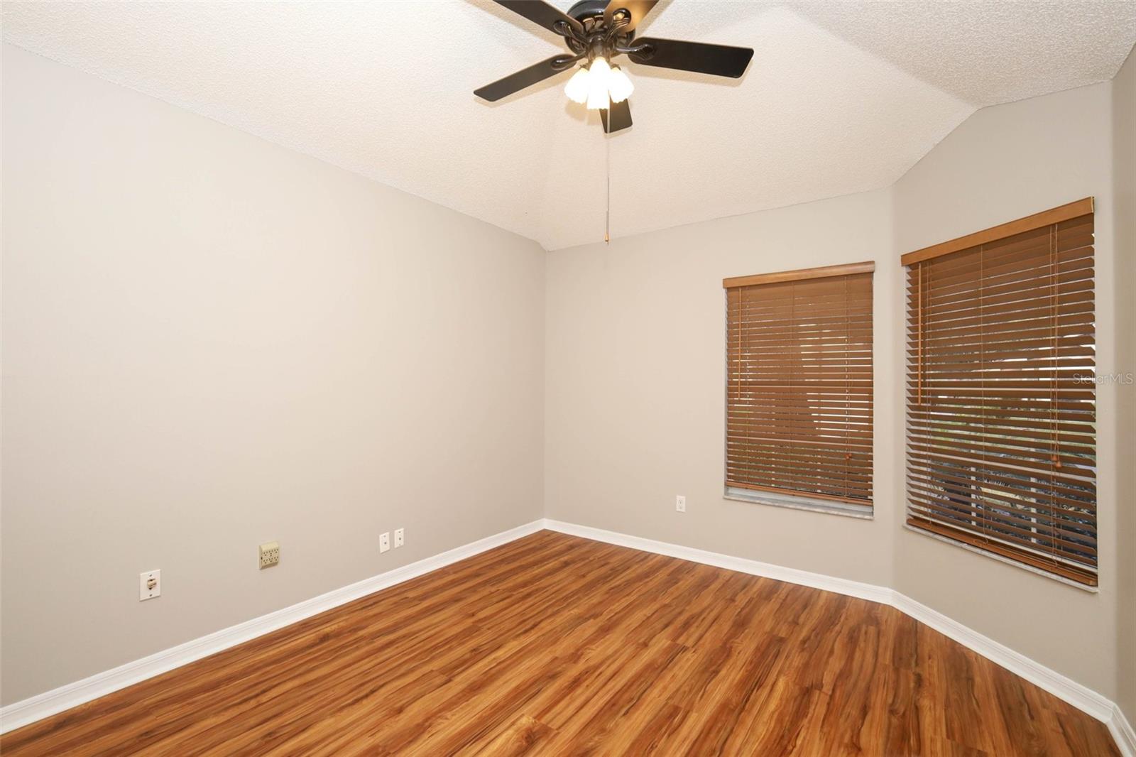 OAKS WEKIWA - Residential