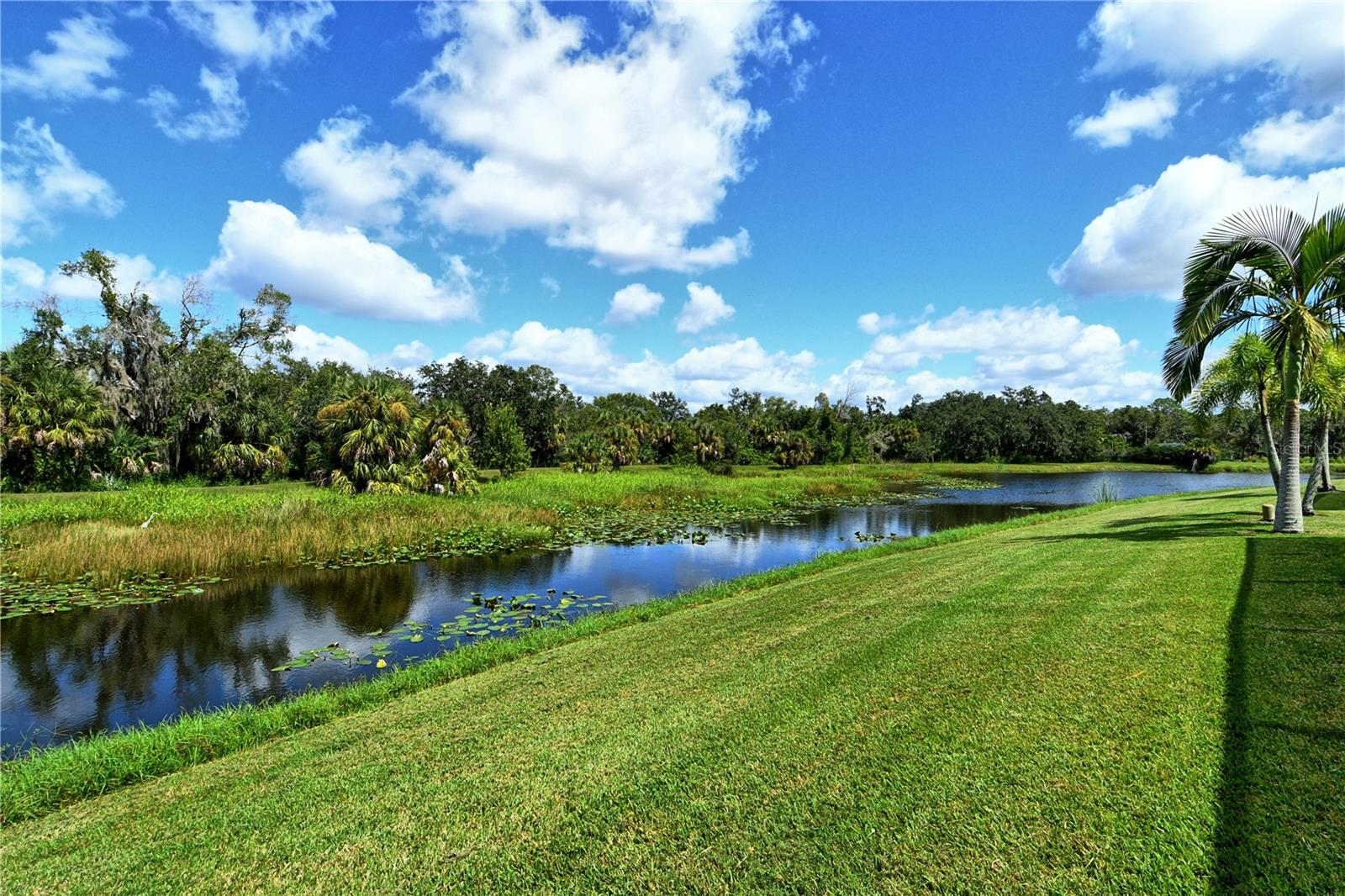 HERITAGE OAKS GOLF & COUNTRY CLUB - Residential