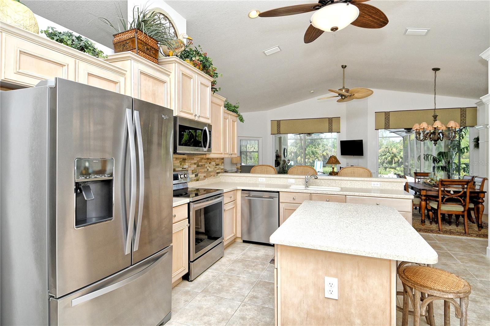 HERITAGE OAKS GOLF & COUNTRY CLUB - Residential