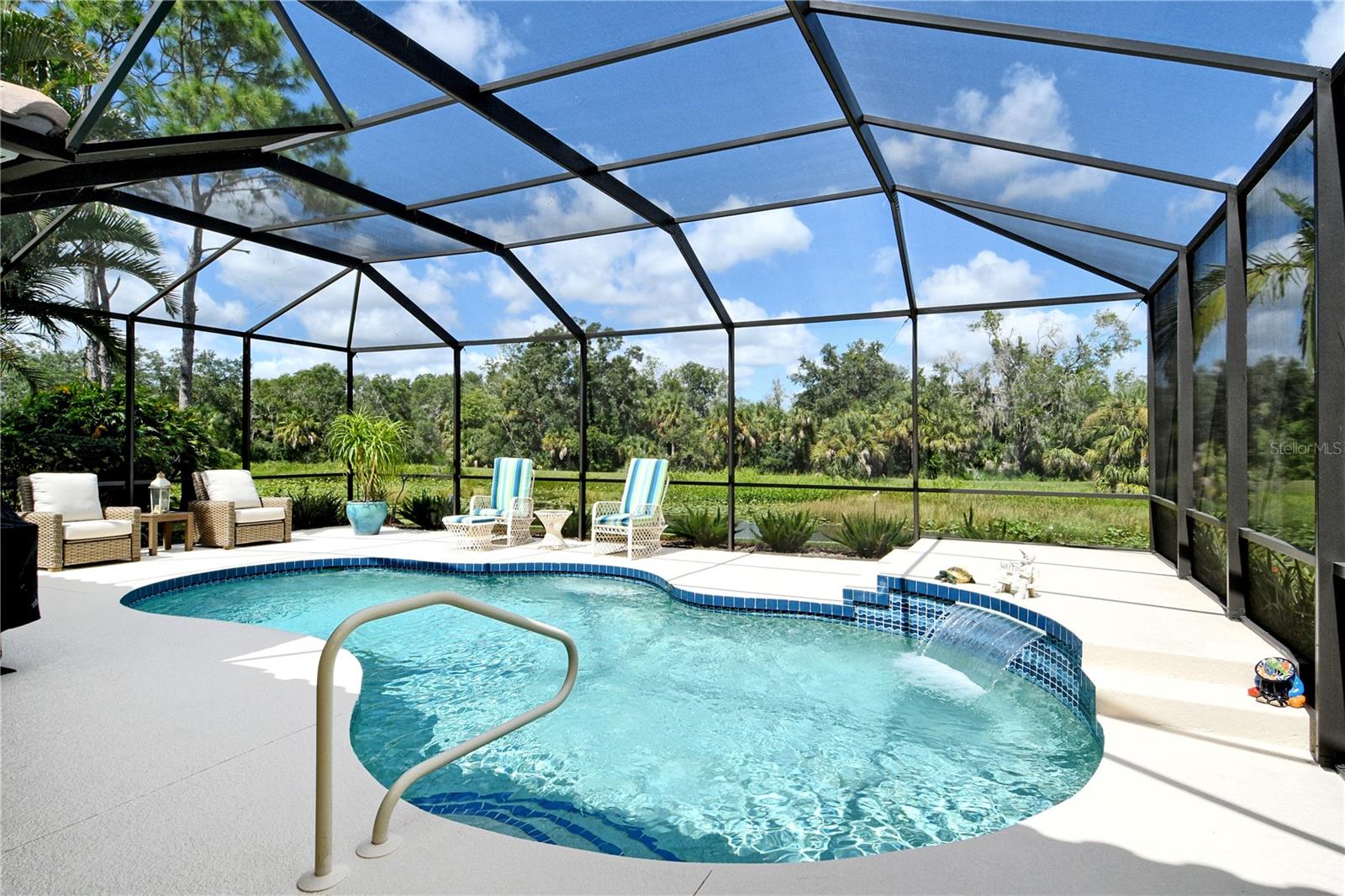 HERITAGE OAKS GOLF & COUNTRY CLUB - Residential