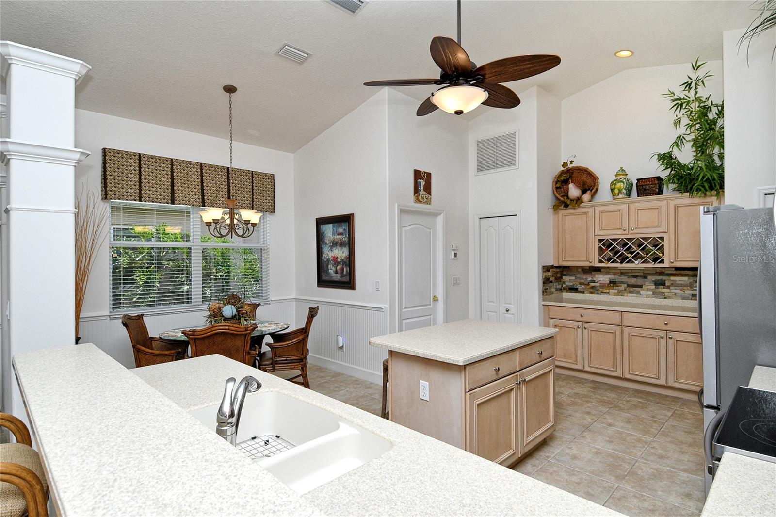 HERITAGE OAKS GOLF & COUNTRY CLUB - Residential