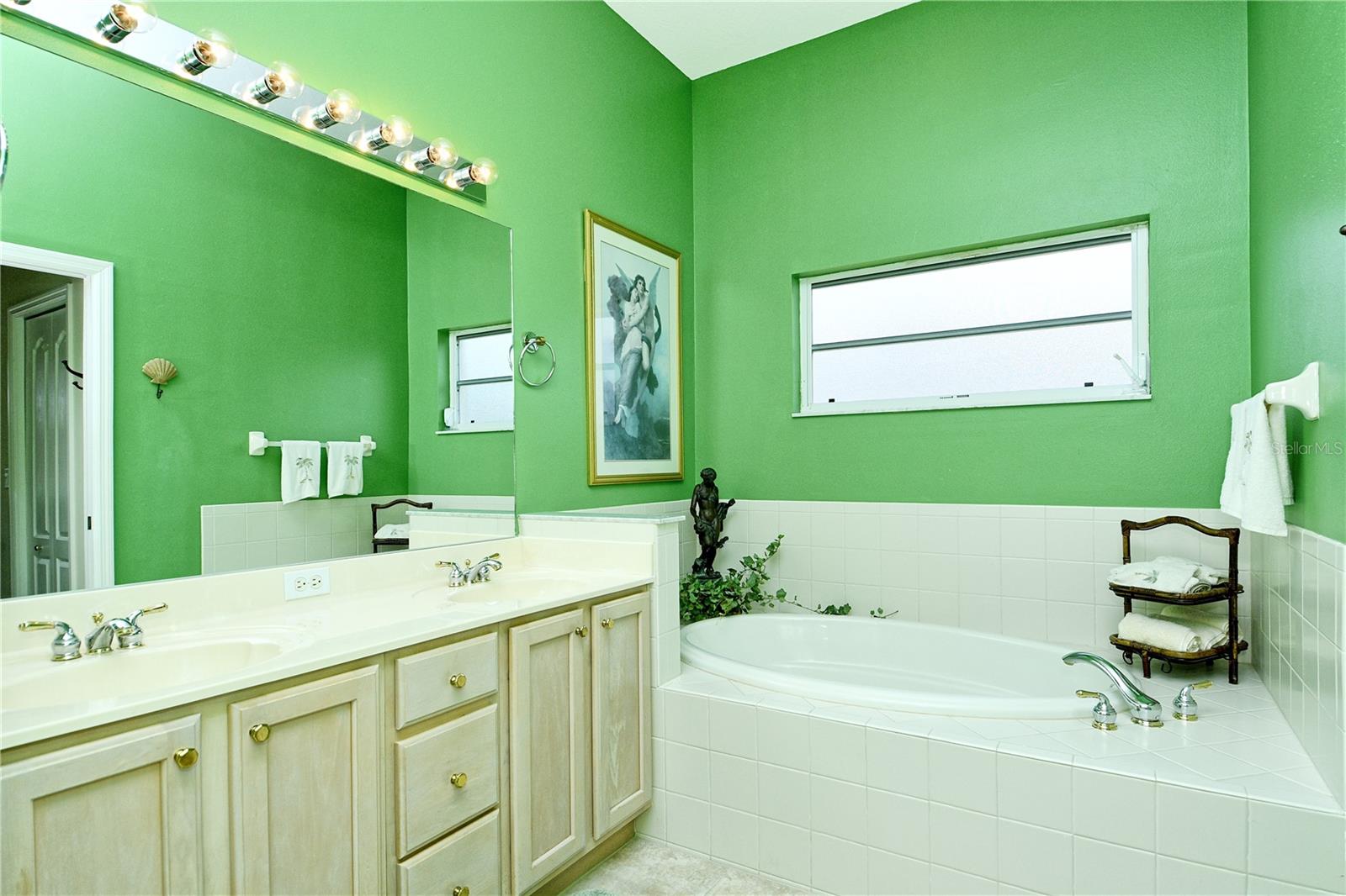 HERITAGE OAKS GOLF & COUNTRY CLUB - Residential