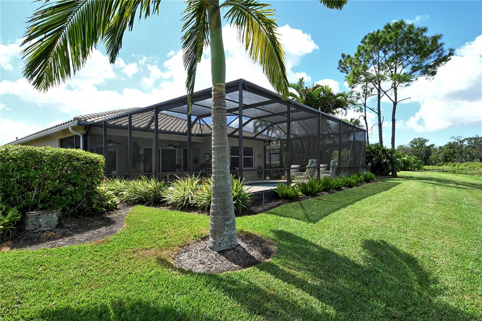 HERITAGE OAKS GOLF & COUNTRY CLUB - Residential