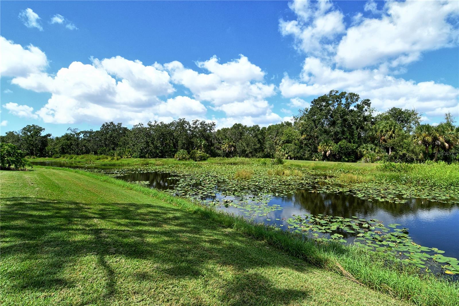 HERITAGE OAKS GOLF & COUNTRY CLUB - Residential