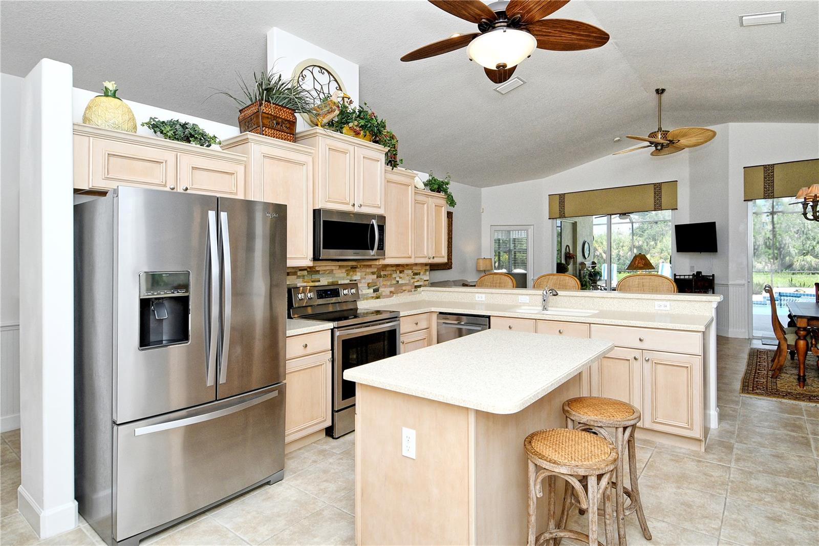 HERITAGE OAKS GOLF & COUNTRY CLUB - Residential