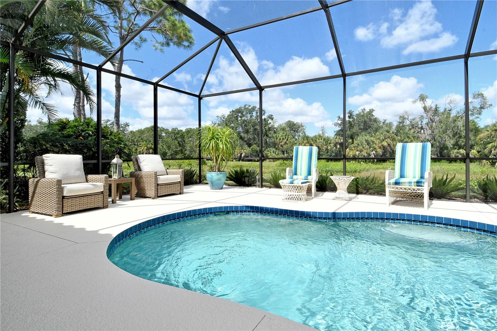 HERITAGE OAKS GOLF & COUNTRY CLUB - Residential
