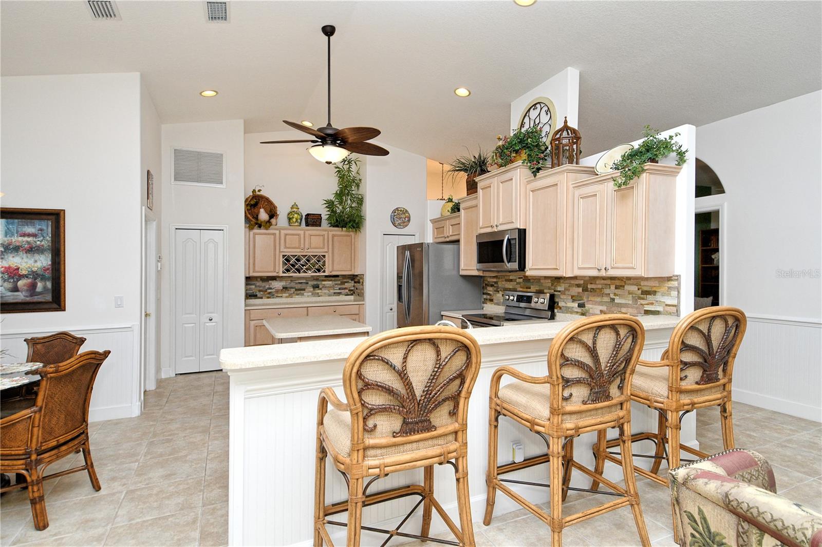 HERITAGE OAKS GOLF & COUNTRY CLUB - Residential