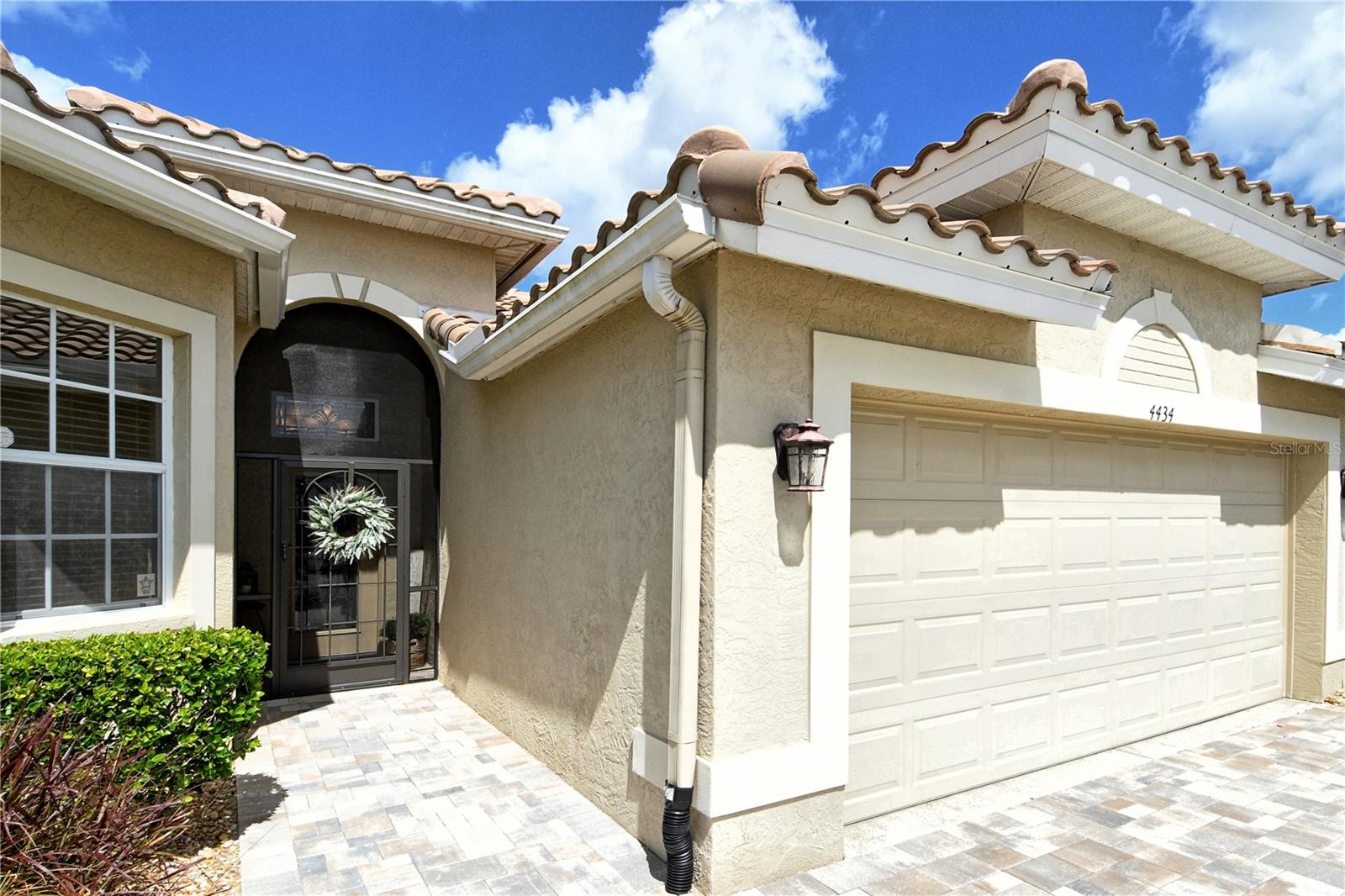 HERITAGE OAKS GOLF & COUNTRY CLUB - Residential