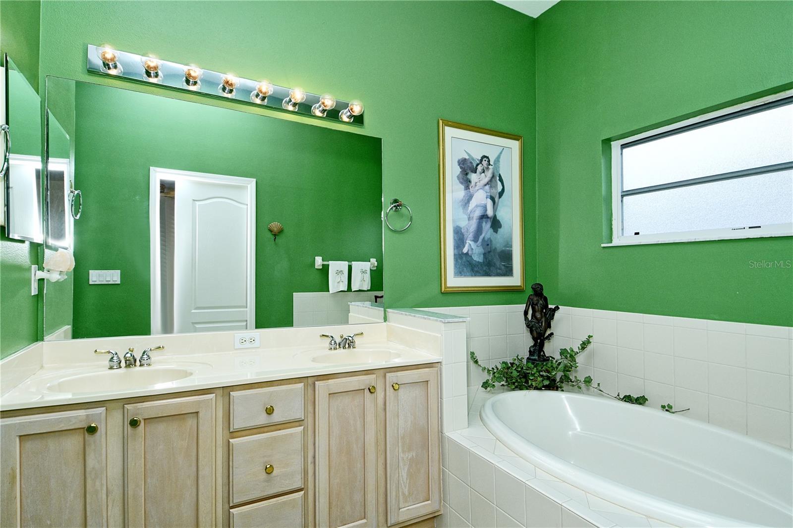 HERITAGE OAKS GOLF & COUNTRY CLUB - Residential