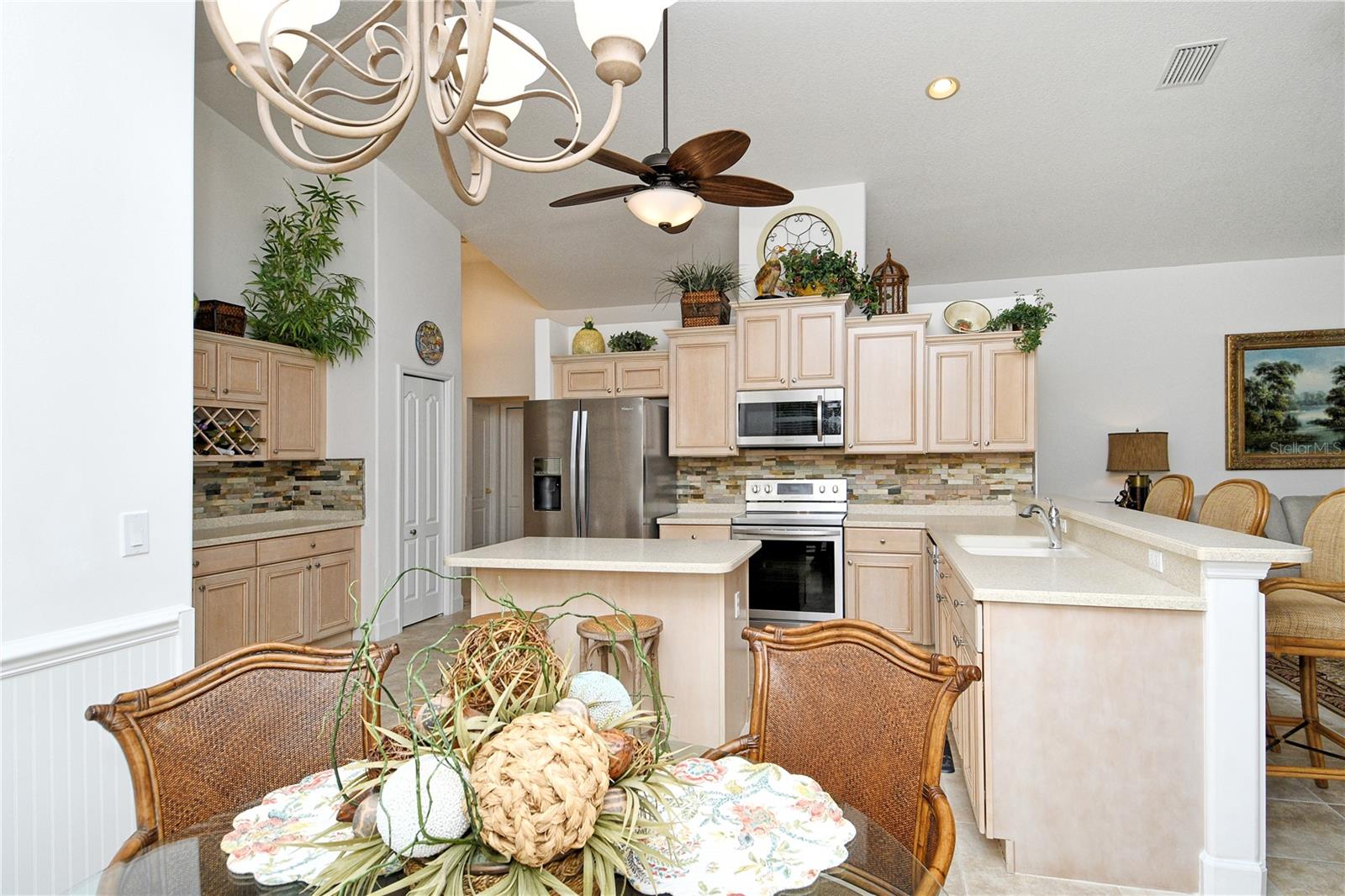 HERITAGE OAKS GOLF & COUNTRY CLUB - Residential