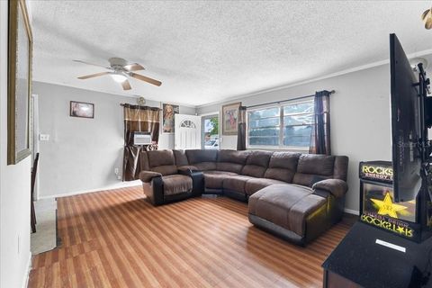 Single Family Residence in LAKELAND FL 1330 SKYVIEW BOULEVARD 4.jpg
