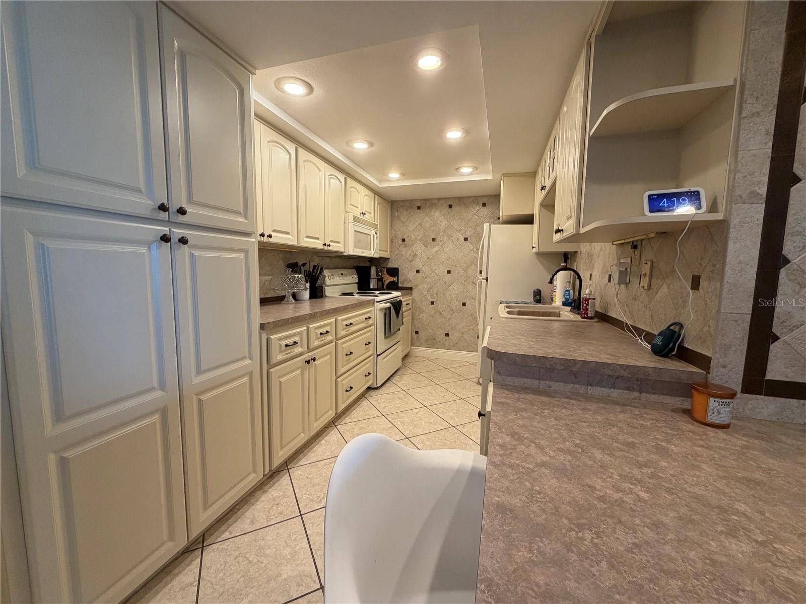 THREE PALMS POINTE CONDO - Residential Lease