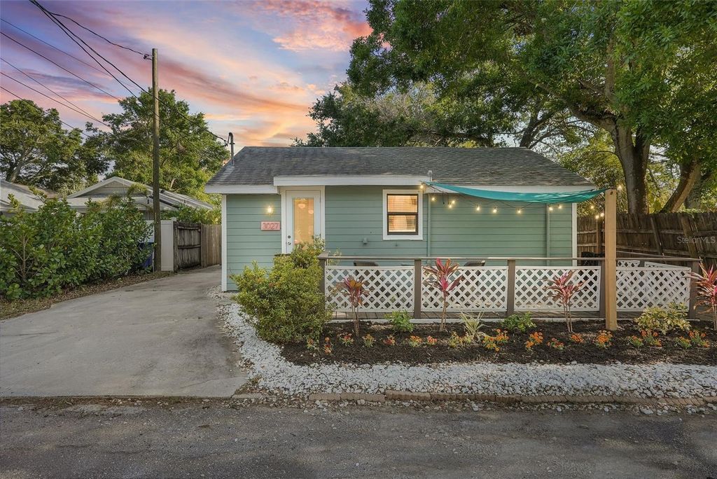 Photo of 3027 Burlington Avenue N, St Petersburg, FL 33713 (MLS # TB8433945)