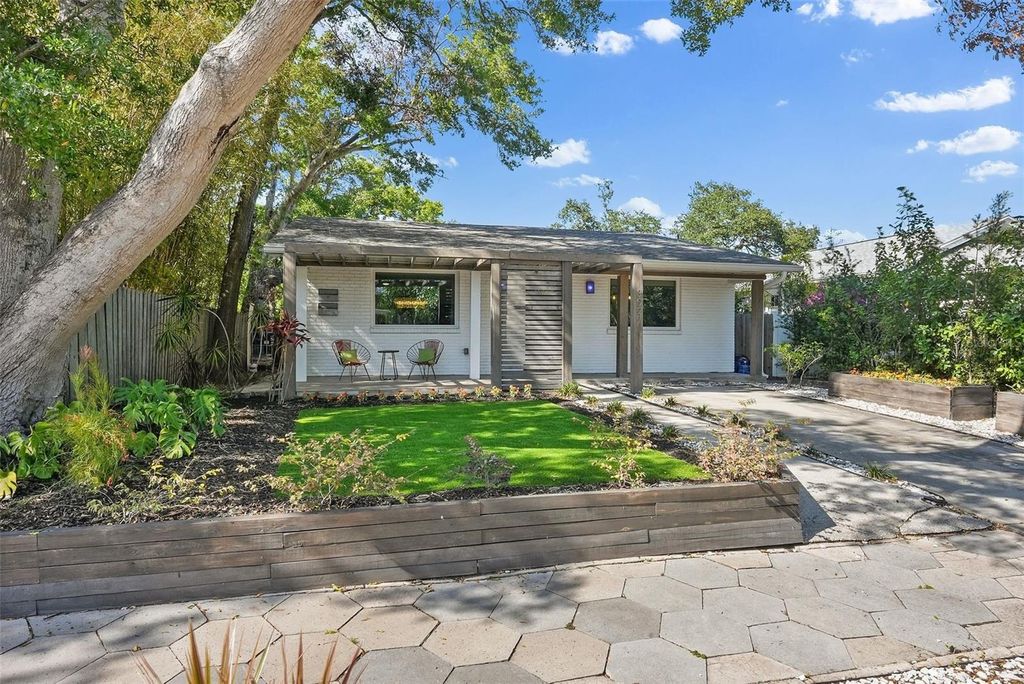 Photo of 3027 Burlington Avenue N, St Petersburg, FL 33713 (MLS # TB8433945)