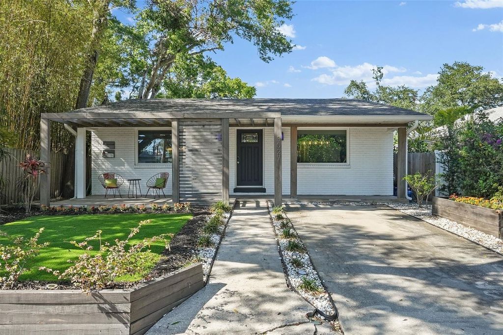 Photo of 3027 Burlington Avenue N, St Petersburg, FL 33713 (MLS # TB8433945)