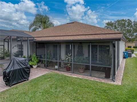 A home in LAKE WALES