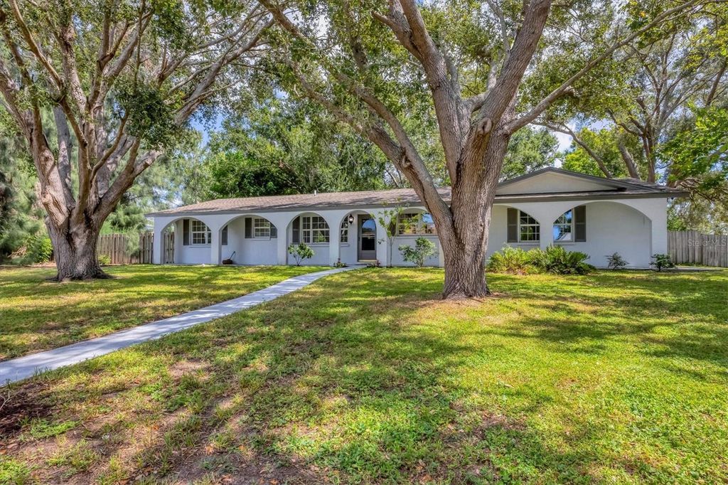 Photo of 2912 Pinecrest Way, Sarasota, FL 34239 (MLS # A4666509)