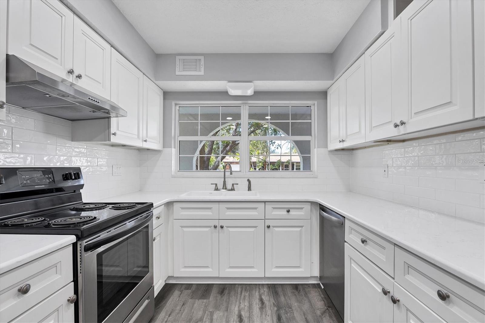 SOUTH GATE UNIT 25 - Residential