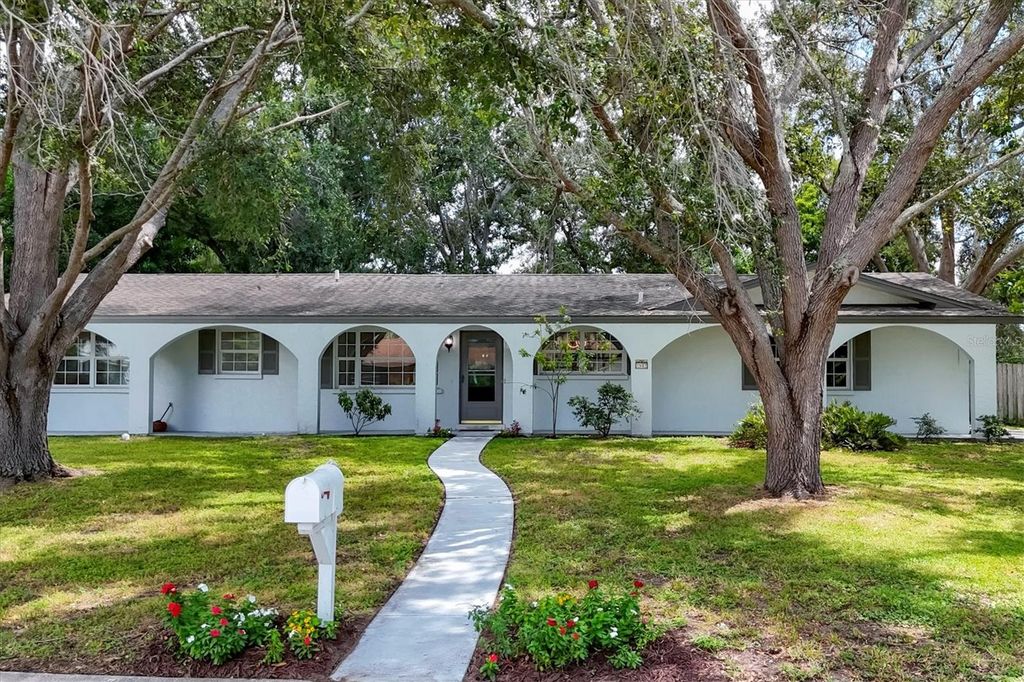 Photo of 2912 Pinecrest Way, Sarasota, FL 34239 (MLS # A4666509)