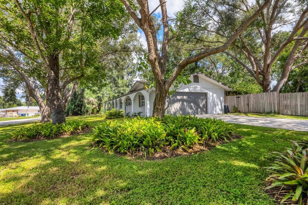 Photo of 2912 Pinecrest Way, Sarasota, FL 34239 (MLS # A4666509)