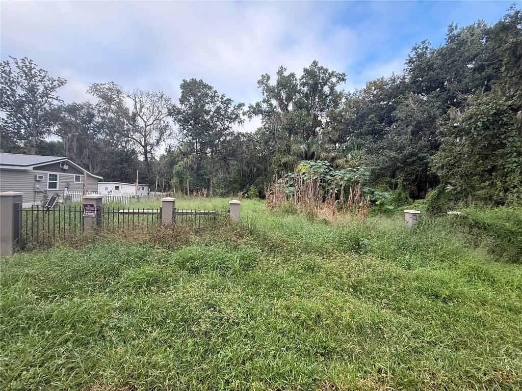 Photo of Hubbard Street, Leesburg, FL 34748 (MLS # G5118227)