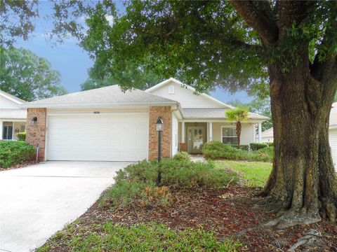 Tiny photo for 24947 Cranes Roost Circle, Leesburg, FL 34748 (MLS # G5112244)