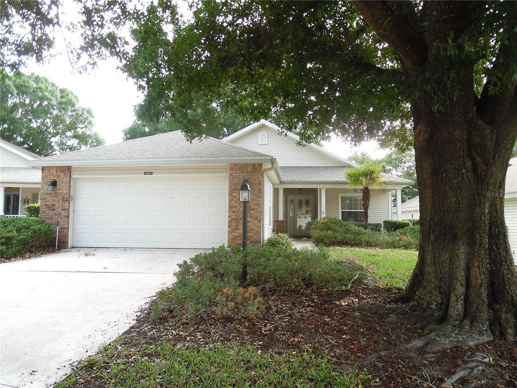 Photo of 24947 Cranes Roost Circle, Leesburg, FL 34748 (MLS # G5112244)