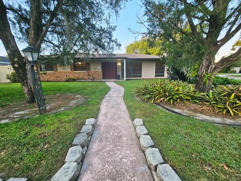 Photo of 2708 Lion Heart Road, Winter Park, FL 32792 (MLS # O6327241) Photo of 2708 Lion Heart Road, Winter Park, FL 32792 (MLS # O6327241)