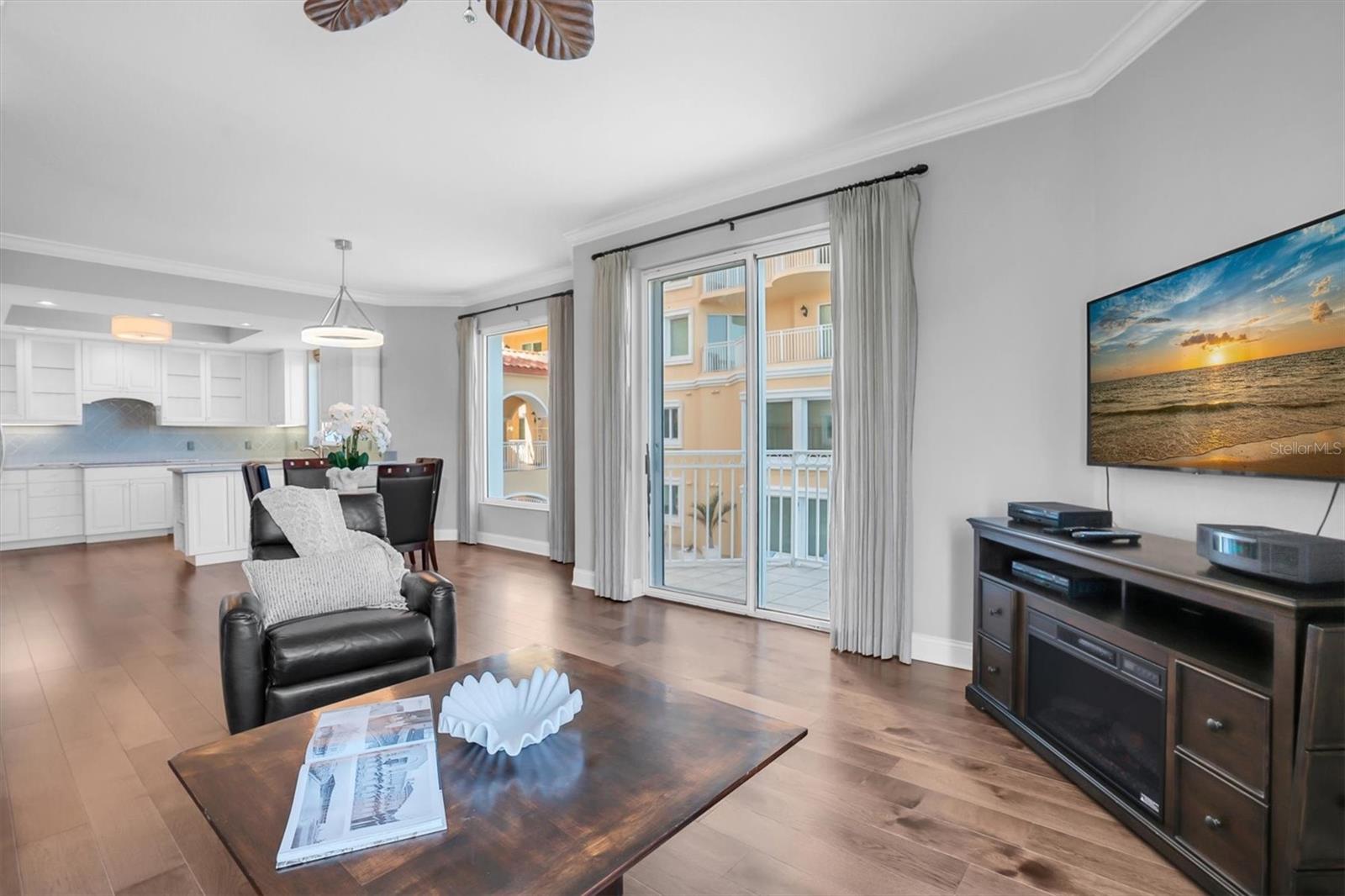 555 5TH AVENUE NE 273