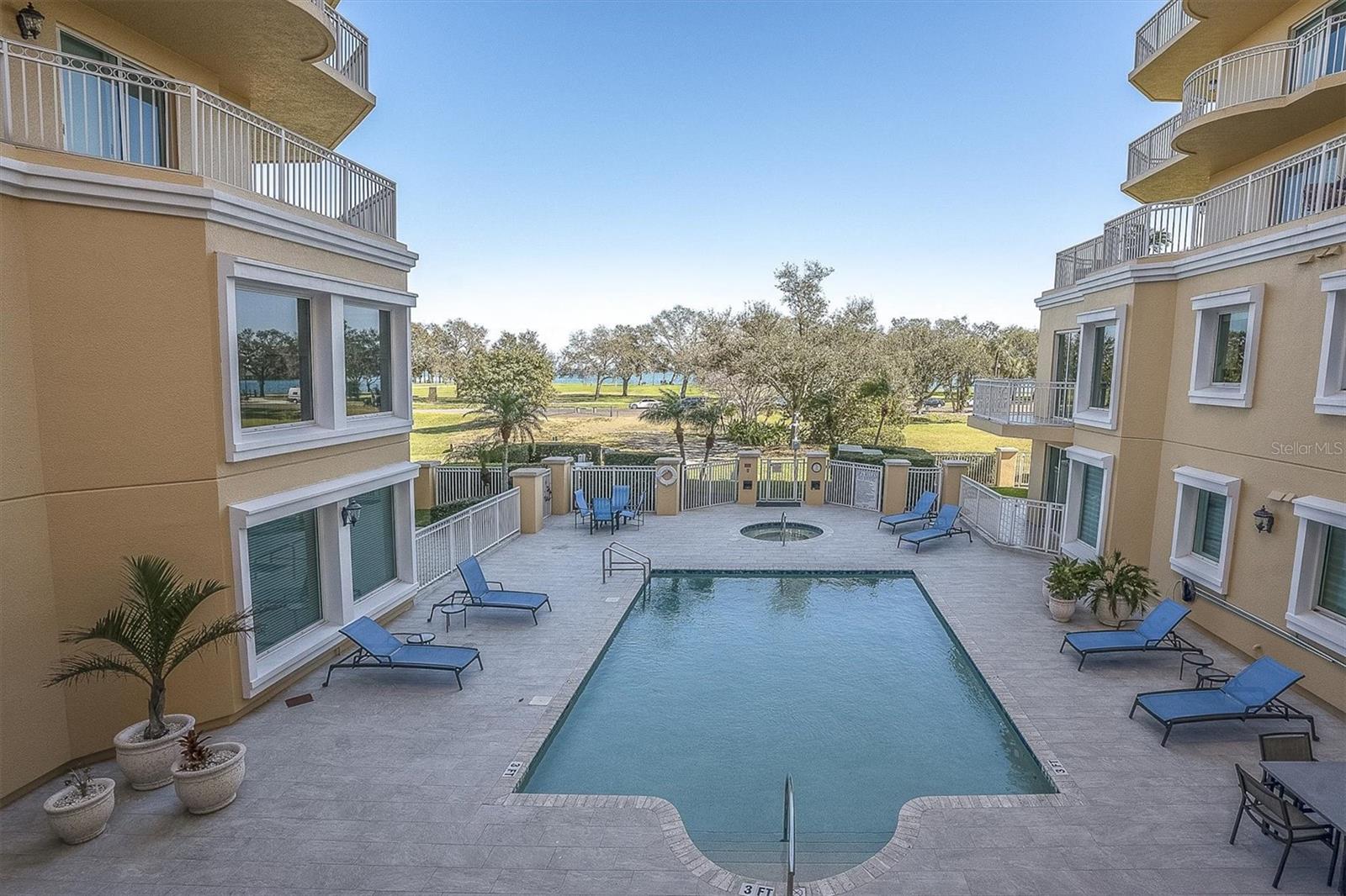 555 5TH AVENUE NE 273