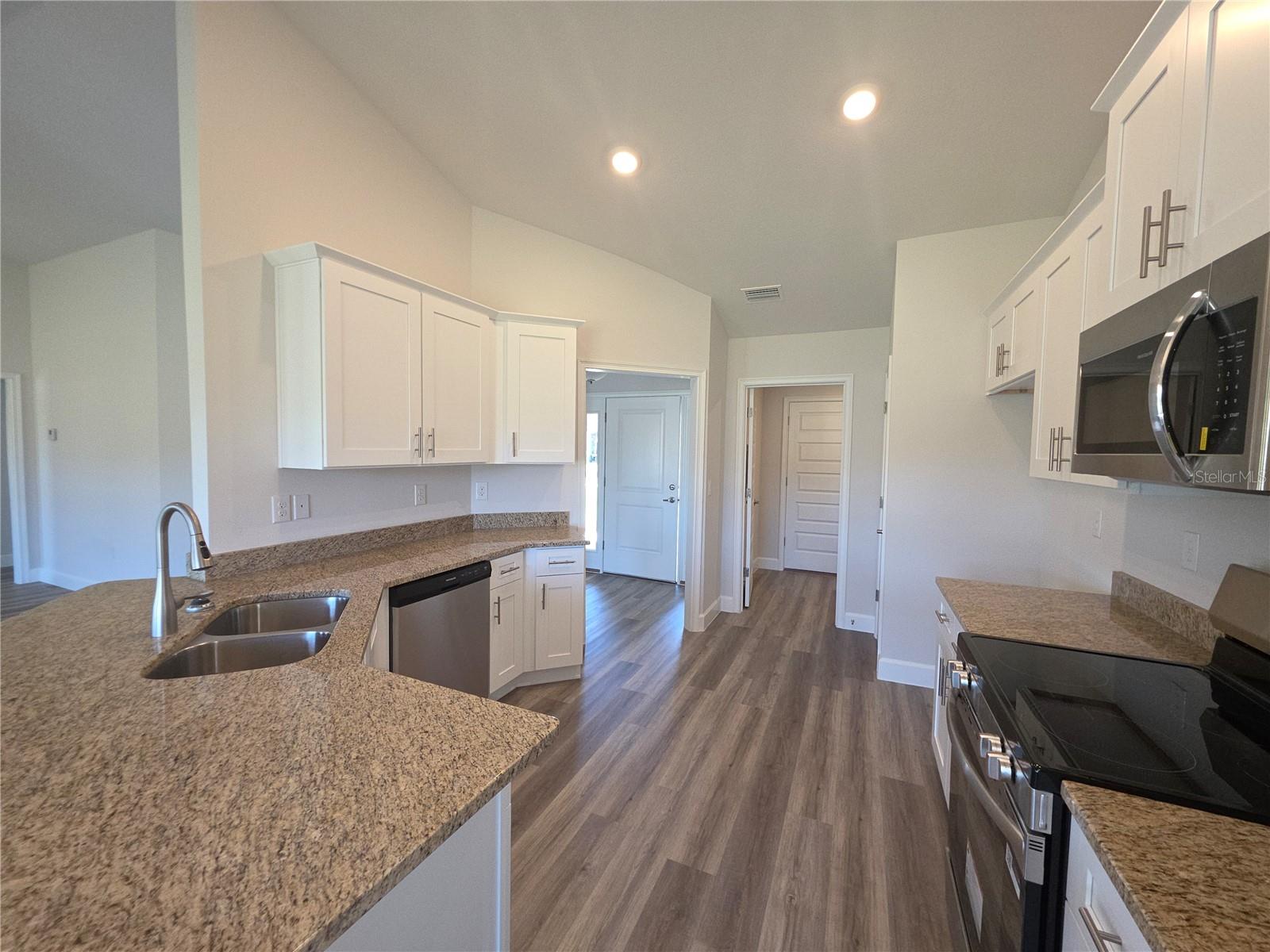 PRESERVE/LAUREL LAKE - Residential