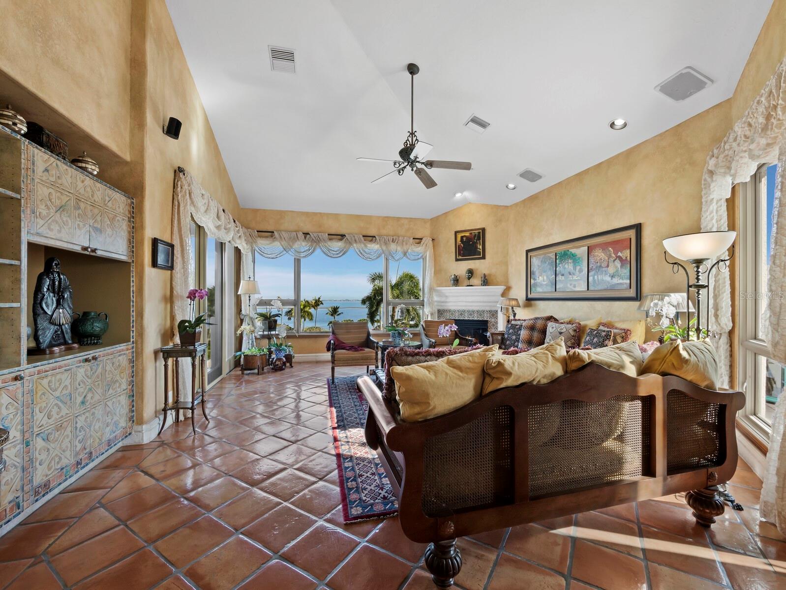 TANGERINE BAY CLUB - Residential