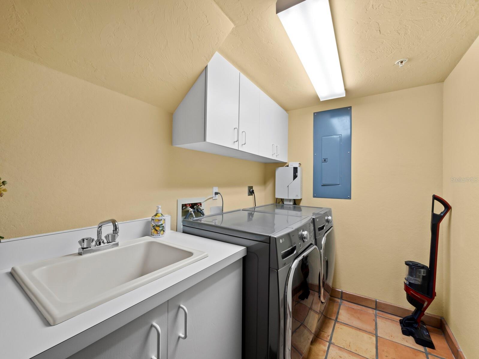 TANGERINE BAY CLUB - Residential