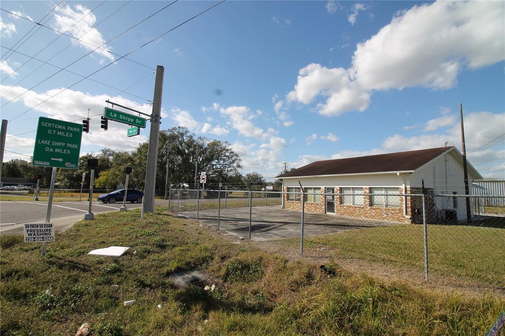 Photo of 2545 7th Street SW, Winter Haven, FL 33880 (MLS # L4966019)
