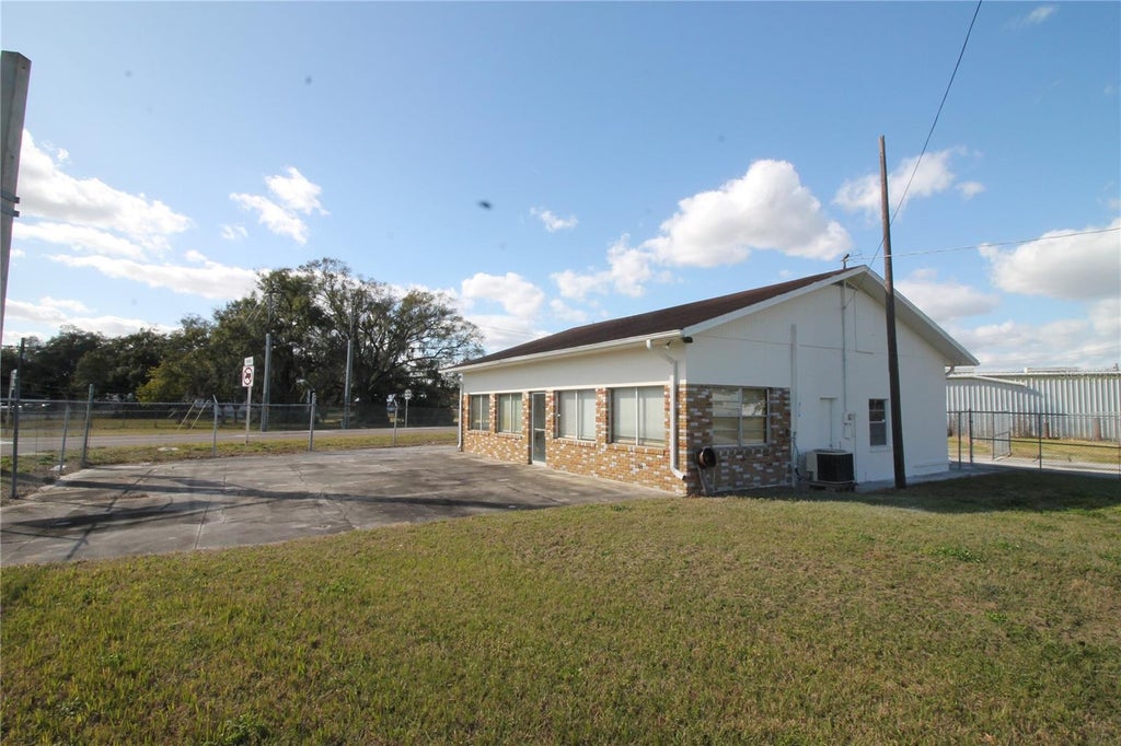 Photo of 2545 7th Street SW, Winter Haven, FL 33880 (MLS # L4966019)
