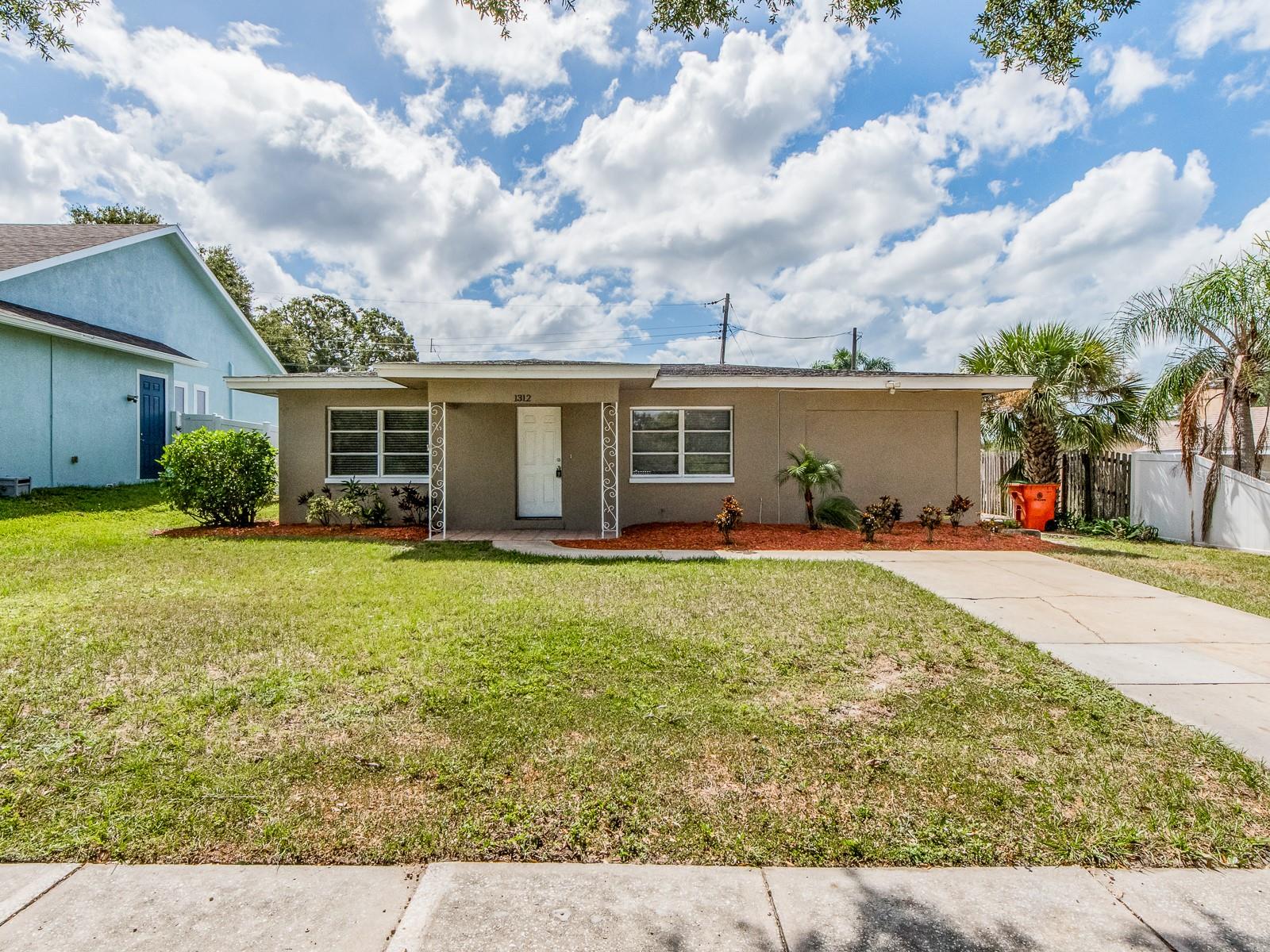 PALM HARBOR RIDGE ADD - Residential Lease