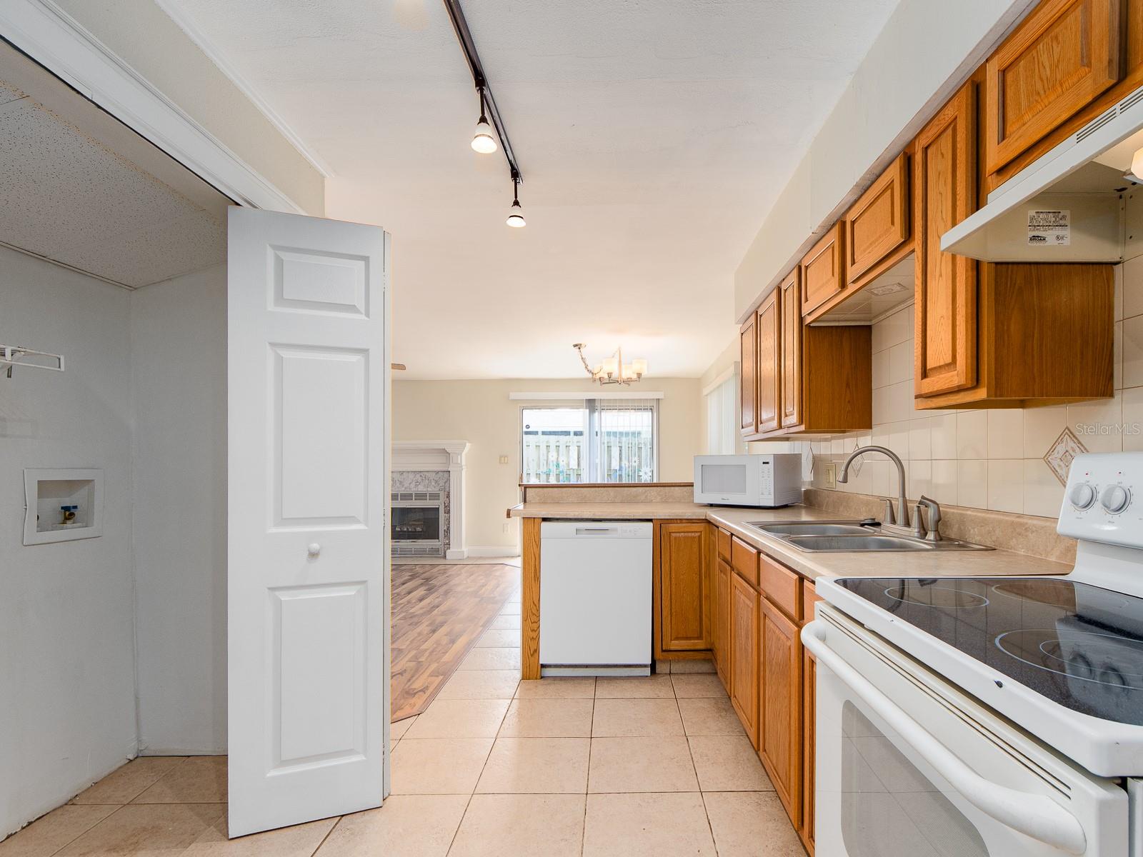 PALM HARBOR RIDGE ADD - Residential Lease