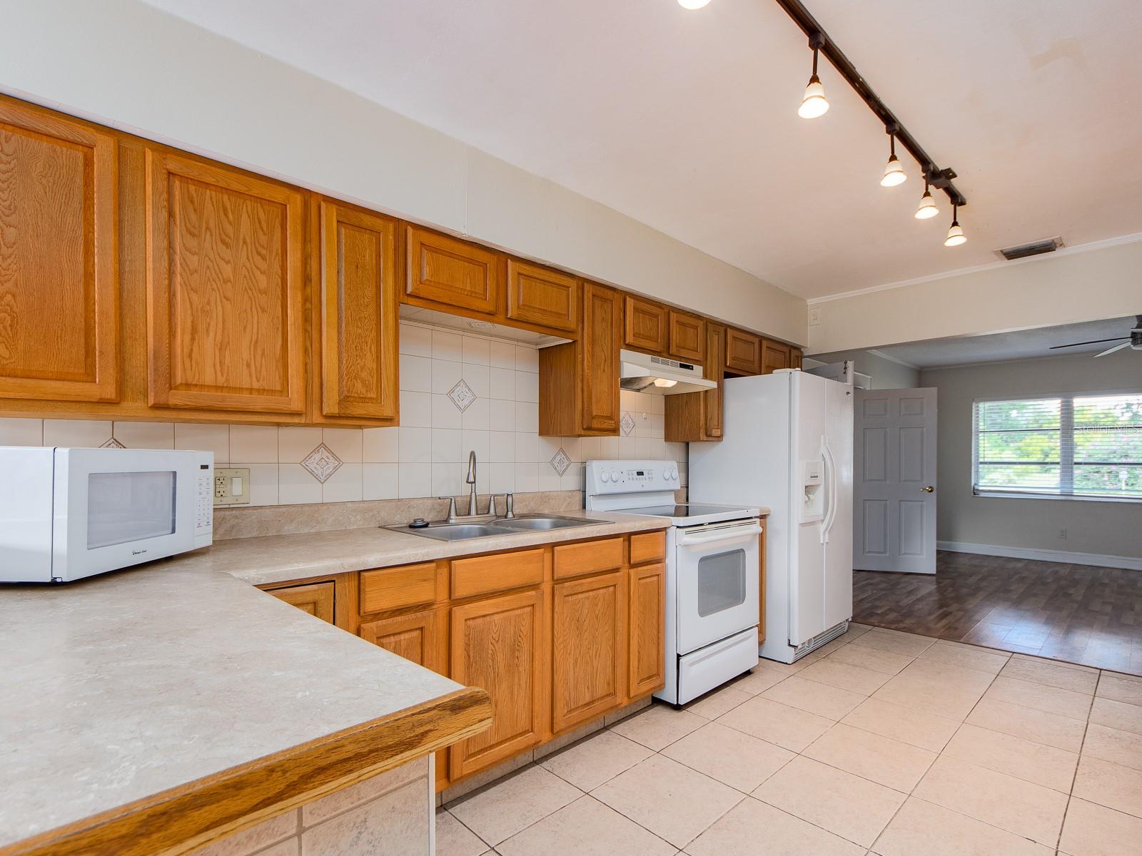 PALM HARBOR RIDGE ADD - Residential Lease