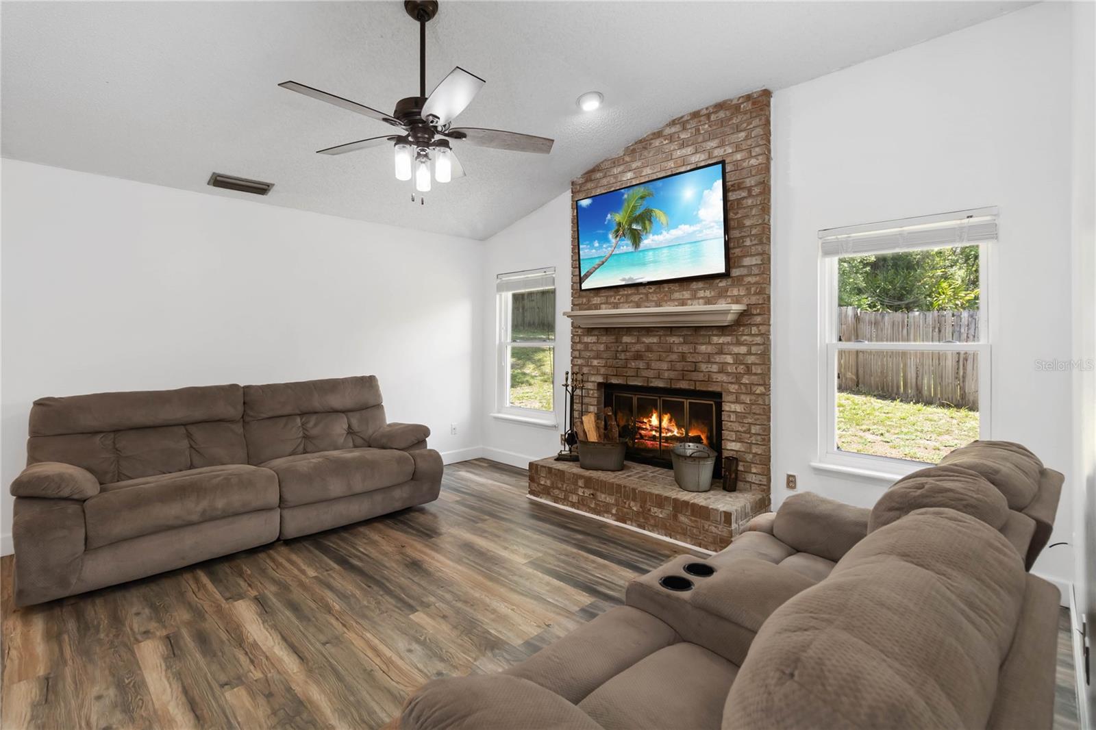 722 SWAYING PALM DRIVE