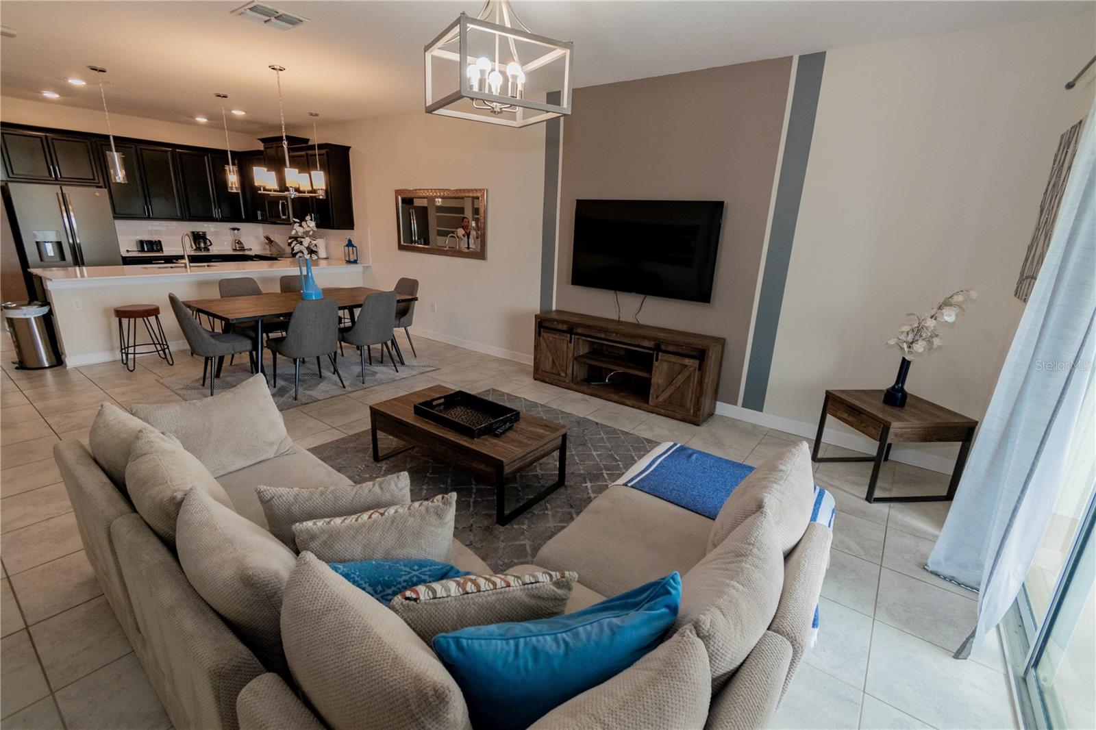 527 OCEAN COURSE AVENUE 527