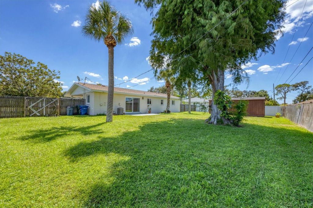 Photo of 208 Pelican Road, Venice, FL 34293 (MLS # N6140606)