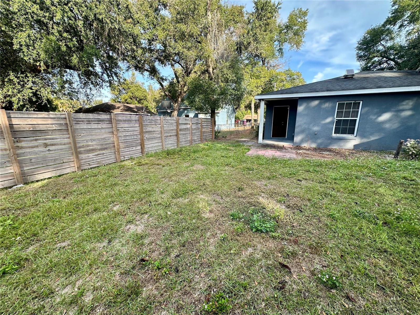 ORLANDO FARM & TRUCK CO - Residential Lease