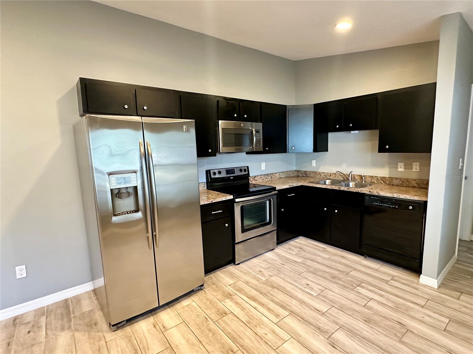 ORLANDO FARM & TRUCK CO - Residential Lease