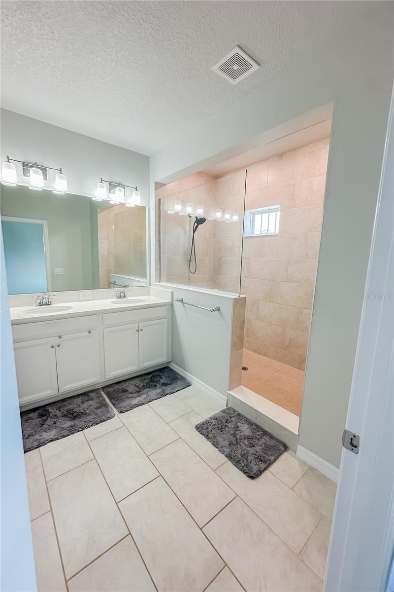 FLORA GARDENS - Residential