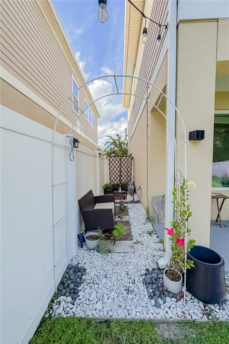 FLORA GARDENS - Residential