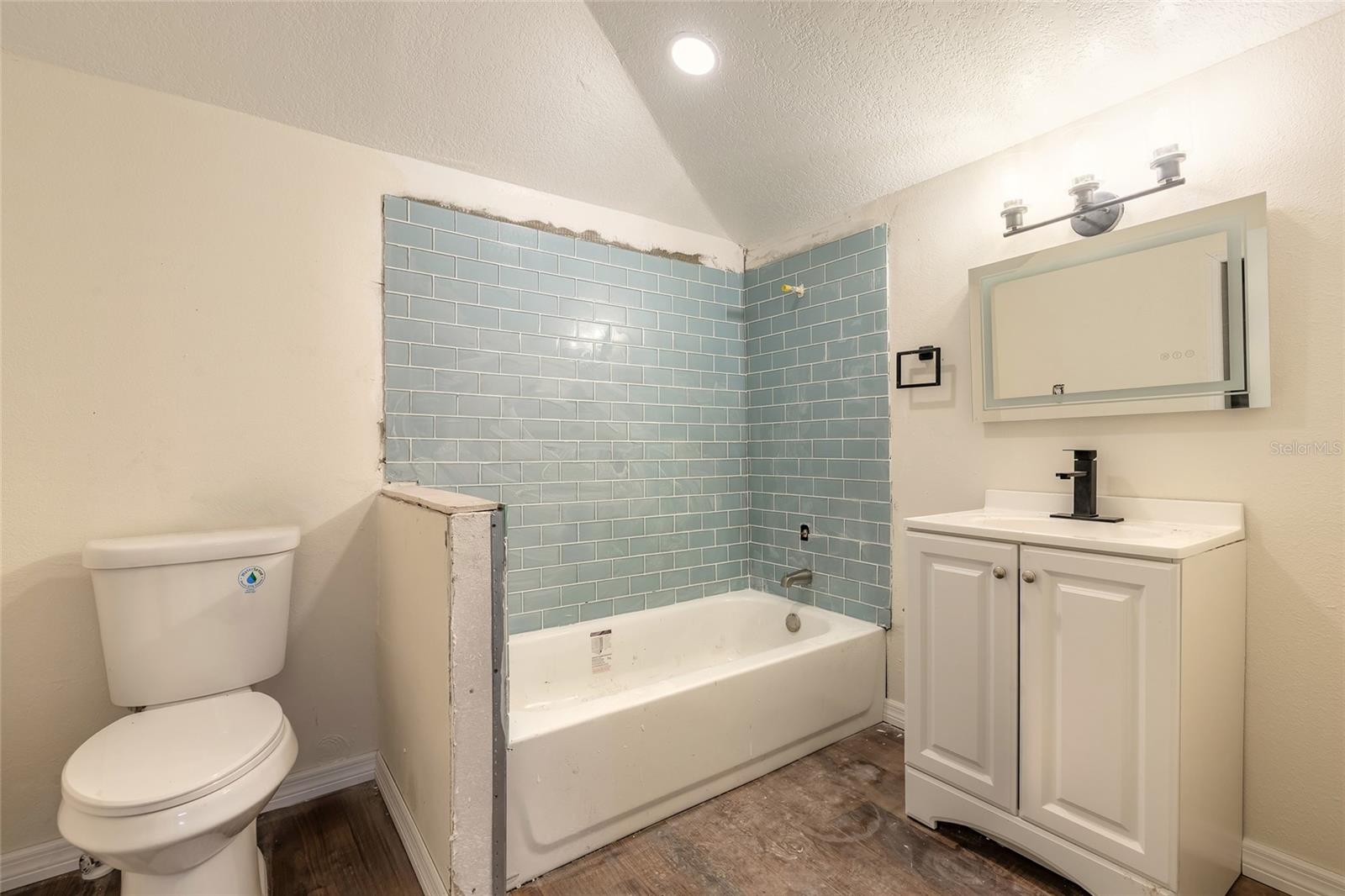 LINCOLN PARK IN GRANT LT 08 01/2 ORMOND - Residential