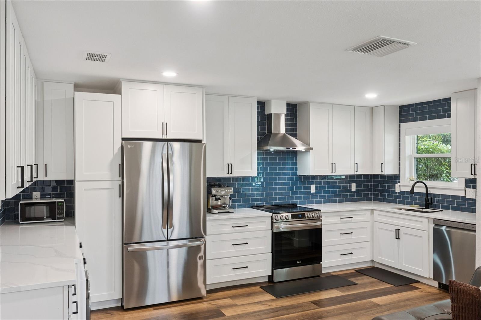 530 W PAR ST 530