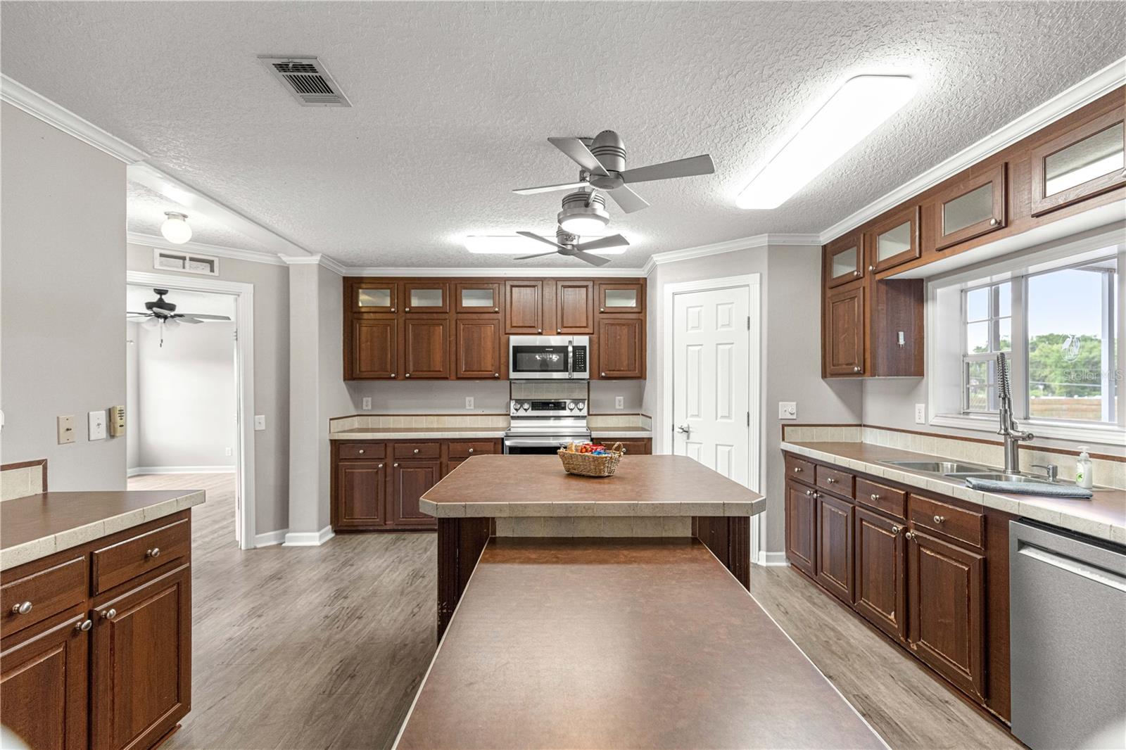 LAKE WEIR HARBOR ESTATE - Residential